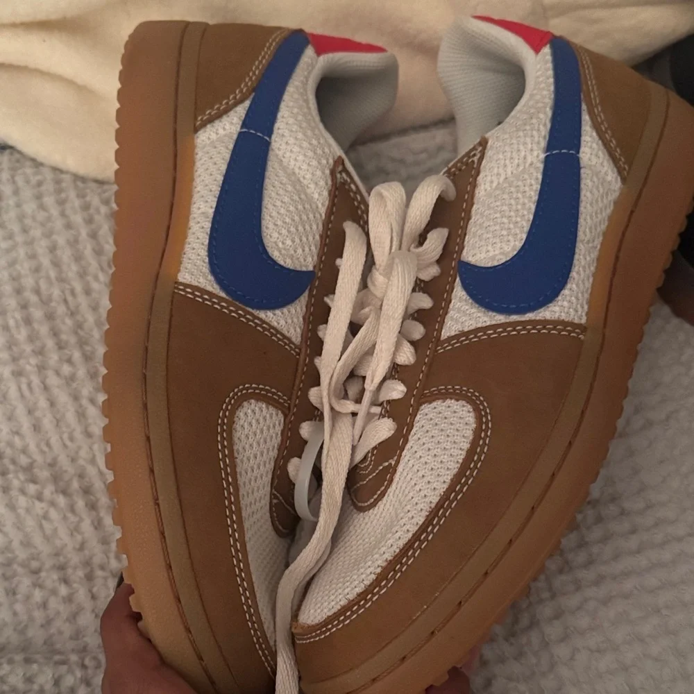 NEW NIKE Men's Field General Blue white red and Brown Sneakers size 8 men